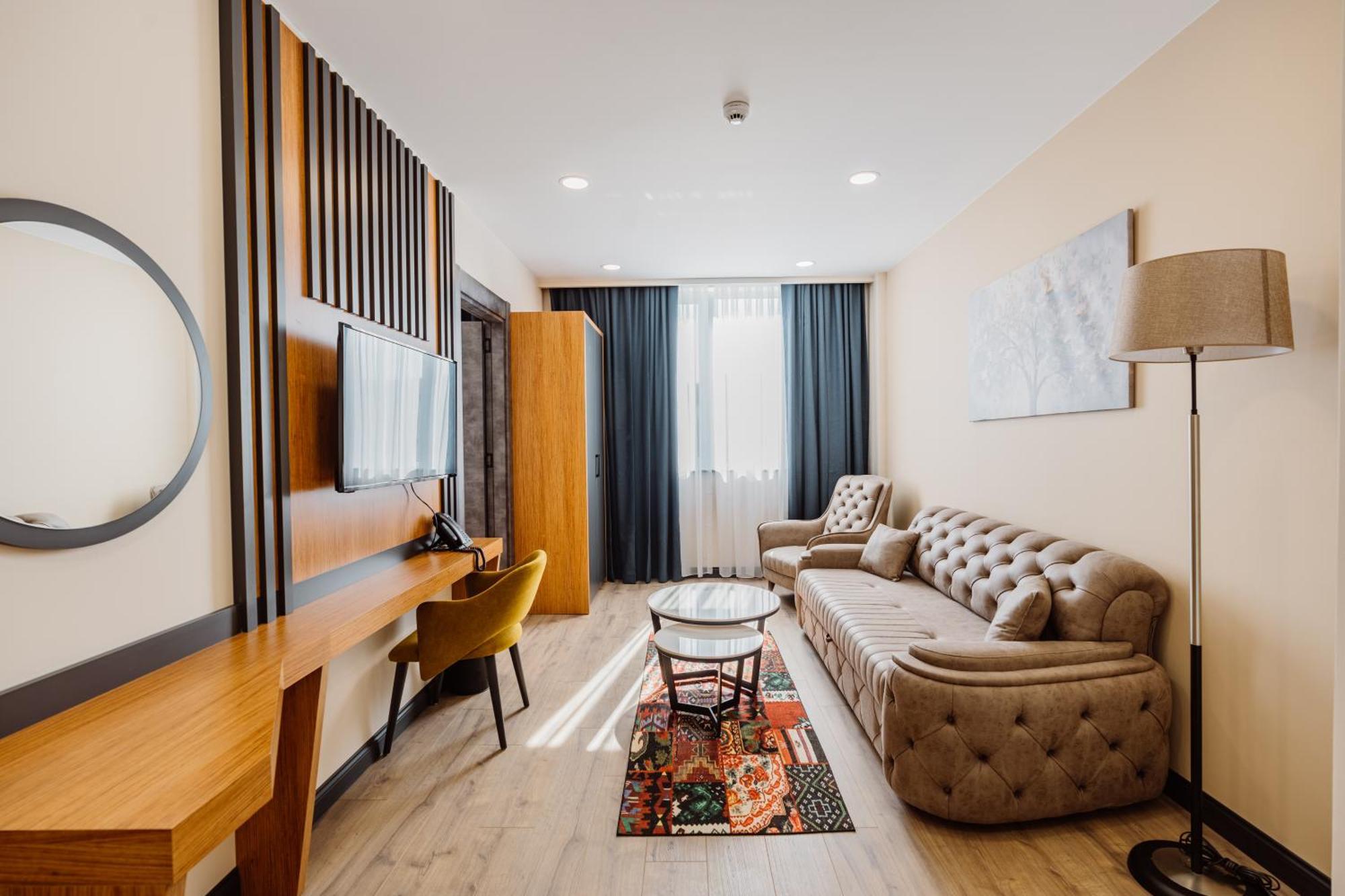Best Western Plus Batumi Ngoại thất bức ảnh