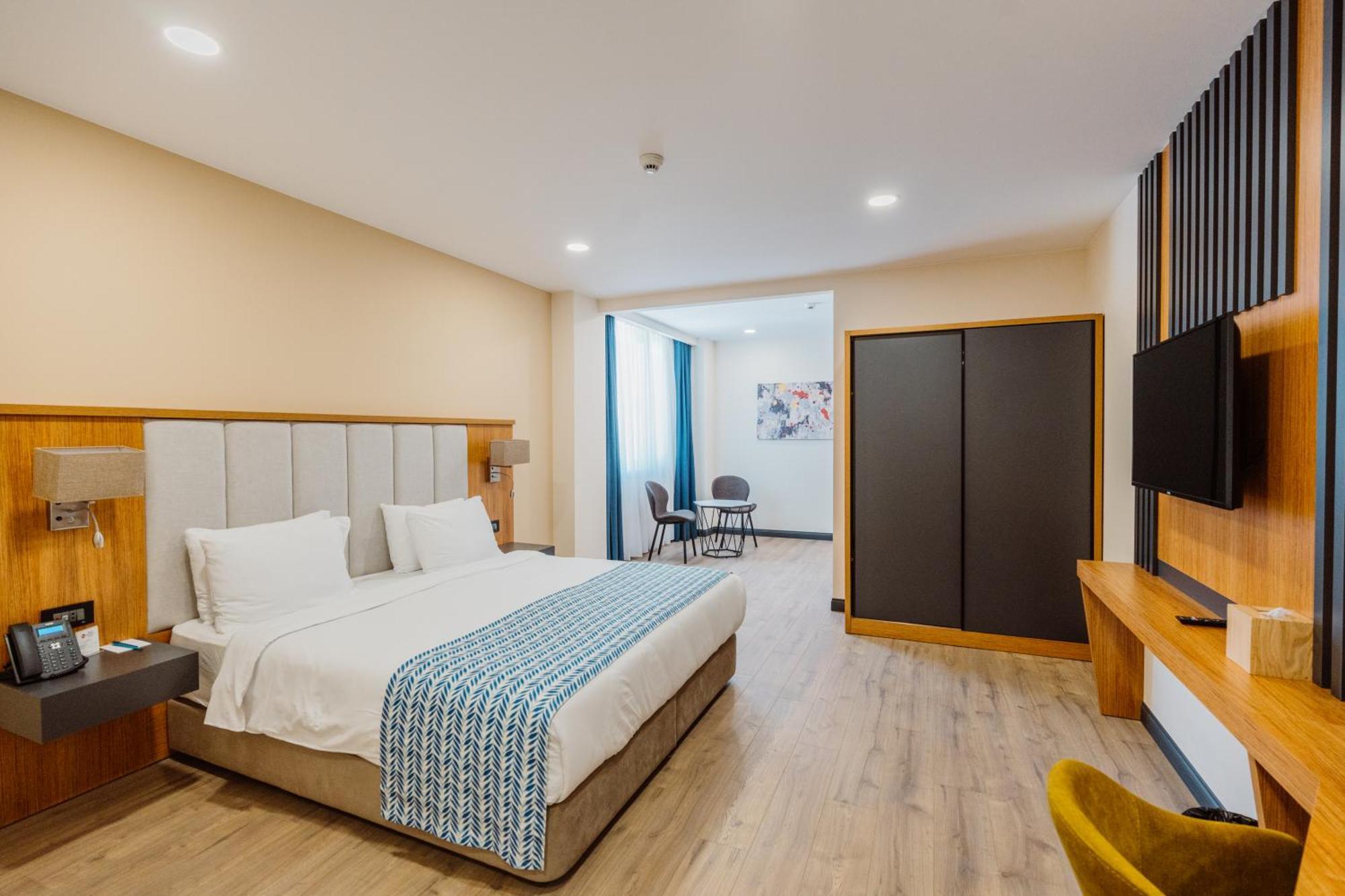 Best Western Plus Batumi Ngoại thất bức ảnh